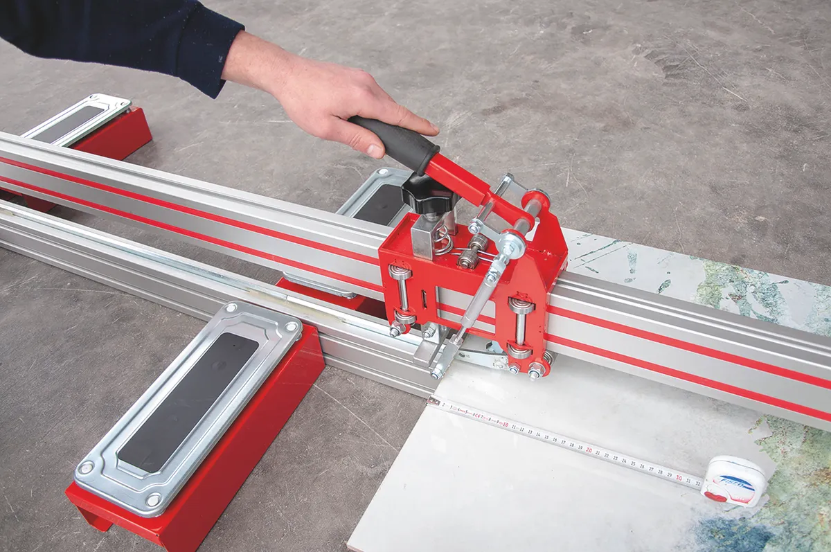 GiantCut 2600 mm und 2 Auflagetischen für Plattenstärken bis 1 cm 5